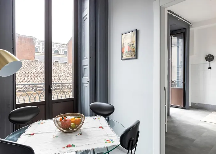 Appartamento Con Tetti Affrescati A Catania Centro